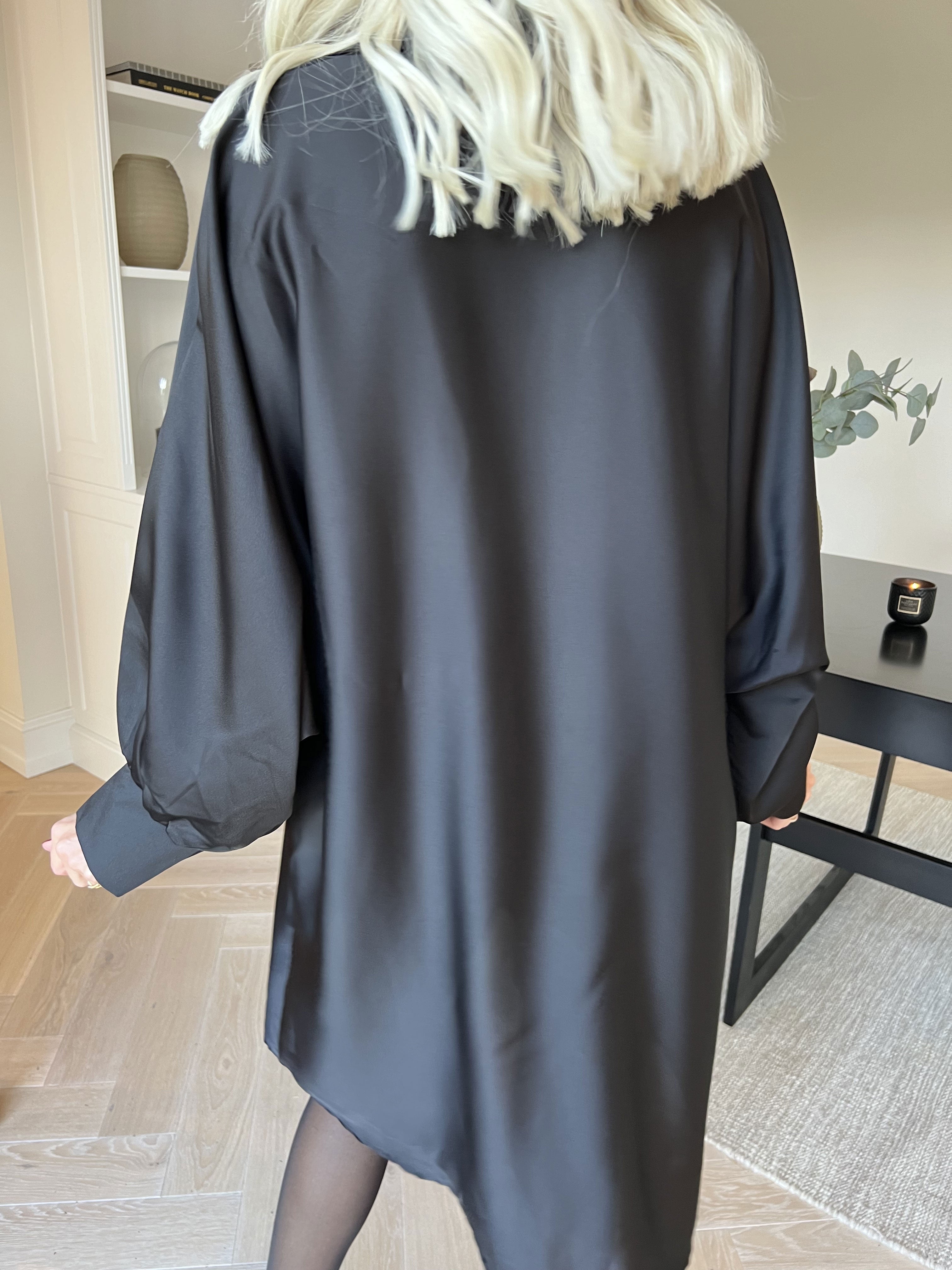 Feliciti long - Shiny skjortekjole med flagermusærmer